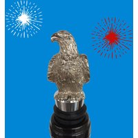 Adler-Weinflaschenkorken. Die Zinnfigur Ist Aus Feinstem Jewelry Grade Zinn Gegossen. Gegossen Und Hergestellt in Texas Adler-Weinflaschenkorken. Die Zinnfigur Ist Aus Feinstem Jewelry Grade Zinn Gegossen. Gegossen Und Hergestellt in Texas von Hidehideho