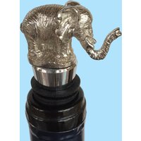 Elefant-Weinflaschenstopfen. Die Zinnfigur Ist Aus Feinstem Jewelry Grade Zinn Gegossen. Gegossen Und Hergestellt in Texas Elefant-Weinflaschenstopfen. Die Zinnfigur Ist Aus Feinstem Jewelry Grade Zinn Gegossen. Gegossen Und Hergestellt in Texas von Hidehideho