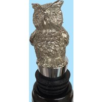 Eulen-Weinflaschenverschluss. Die Zinnfigur Ist Aus Feinstem Jewelry Grade Zinn Gegossen. Gegossen Und Hergestellt in Texas Eulen-Weinflaschenverschluss. Die Zinnfigur Ist Aus Feinstem Jewelry Grade Zinn Gegossen. Gegossen Und Hergestellt in Texas von Hidehideho