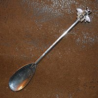 Marmeladenlöffel Mit Bienendekor, Handgemacht Von William Sturt in Bleifreie Zinn Gegossen von HighCountryPewter