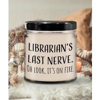 Bibliothekare Last Nerve It On Fire Kerze |Kerze Für Geschenk, Duftende Sojakerze, Bedeutungsvolles Handgegossene Kerze, Bio-Handgemacht von HighRoadDesignsLLC