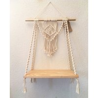 Etagère Wandbild Hängeleuchte in Holz Und Makramee von HigherFF