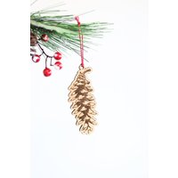 Tannenzapfen Weihnachtsschmuck | Pine Tree Decor Wood Ornament von HighlandRidgeRustics