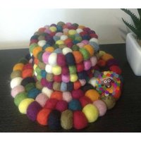 Mehrfarbiges Filzkugel Untersetzer Set. 100 % Wolle von HimaliHandicraft