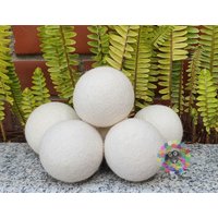 Wolltrockner Kugeln Extra Groß 6 Stk. Handgemacht, Naturbelassen Und Umweltfreundlich Handgefertigt Aus 100 % Wolle von HimaliHandicraft
