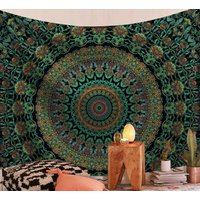 Green Fire Mandala Tapestry Bright Colour Trippy Hippie Boho Circle Psychedelic Fractal Decoration Wall Hanging Secret Tendrils Cloth von HippieNTapestryWorld