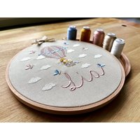 Personalisierter Stickrahmen Für Babys, 22 cm, Fuchs Im Heißluftballon, Buche, Geschenk Geburt/Taufe/Geburtstag/Ostern, Handmade Personalisierter Stickrahmen Für Babys, 22 cm, Fuchs Im Heißluftballon, Buche, Geschenk Geburt/Taufe/Geburtstag/Ostern, Handmade von Hirschgarten