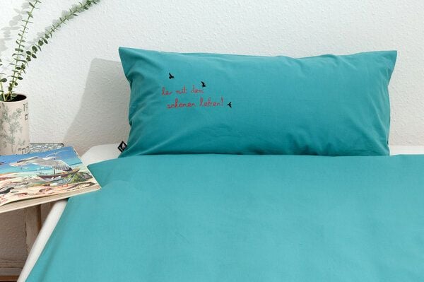 Hirschkind Bio-Kissenbezug 'her mit dem schönen leben!' türkis 80*40 cm Hirschkind Bio-Kissenbezug 'her mit dem schönen leben!' türkis 80*40 cm von Hirschkind