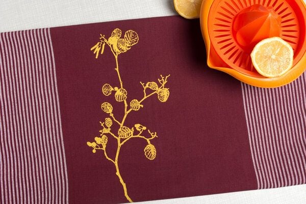 Hirschkind Bio & Fair-Trade-Geschirrtuch "Haselstrauch" ruby Hirschkind Bio & Fair-Trade-Geschirrtuch "Haselstrauch" ruby von Hirschkind