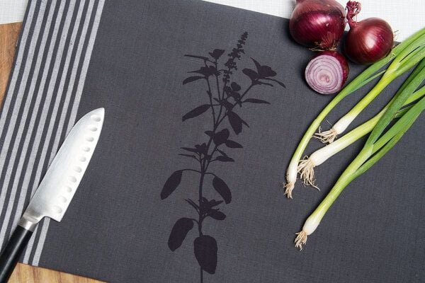 Hirschkind Bio- & Fair-Trade-Geschirrtuch 'Rotes Basilikum' grau-weiß Hirschkind Bio- & Fair-Trade-Geschirrtuch 'Rotes Basilikum' grau-weiß von Hirschkind