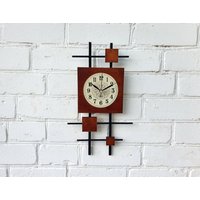 Wanduhr Mid Century Modern Retro Midcentury 1970Er Stil Geometrisch Industrial Vintage von HistoricalClock