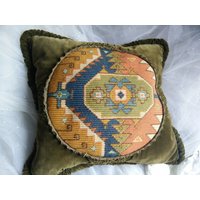 Kelim-Stil Besticktes Boudoir-Kissen, Stick - Und Samtkissen, Antikes Ca 1920-40, Brocante-Stil, Shabby-Chic von Historyprops