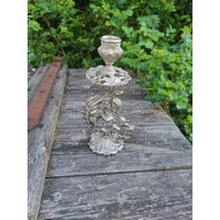 Kerzenständer Aus Silberfarbenem Metallguss, Barocker Verträumter Blumen Kerzenhalter von Historyprops