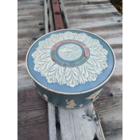 Wards Paradise Obstcake Dose, 40Er Jahre, Taubenblau Und Beige Blechdose, So Shabby Chic, Brokante Style von Historyprops