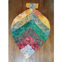 Quilted Leaf Tischset Mit Serviettenhalter. Stoffserviette Inklusive von HitchinPostQuiltShop