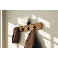 Garderobenleiste Aus Eichenholz, Wandgarderobe, Mit Briefschlitz Postkartenhalter, Schwarzen Haken von HlzLaden