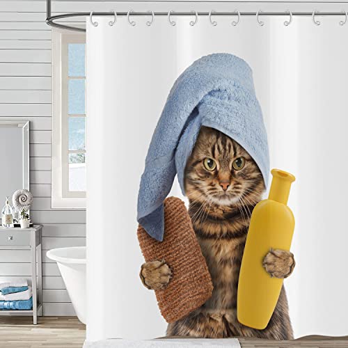 Hnmdmyi Duschvorhang Lustig Katze 150x180, Niedliches Braunes Kätzchen mit Badeschwamm Shampoo und Blauem Handtuch Badewanne Vorhang Kinder Cartoon Wasserdicht Polyester Stoff Waschbar Badevorhang von Hnmdmyi