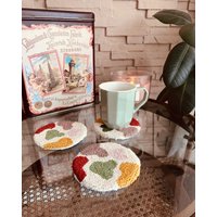 Kaffee Und Tee Untersetzer. Punchneedle Untersetzer . Handgemachte Tassenteppich.makramee Vintage. Boho Retro von Hobbytraumdesing