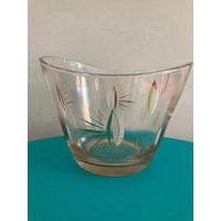 Vintage Servierschale, Chipschale, Salatschüssel, Eiskübel Mit Goldfarbenem Und Weißem Design. Die Schüssel Ist An Den Seiten Länger Hat Einen Vintage Servierschale, Chipschale, Salatschüssel, Eiskübel Mit Goldfarbenem Und Weißem Design. Die Schüssel Ist An Den Seiten Länger Hat Einen von HobnailandCocktails