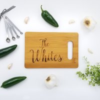 Personalisierte Bambus Schneidebrett | Familienname, Housewarming Geschenk Personalisierte Bambus Schneidebrett | Familienname, Housewarming Geschenk von HodgeMill