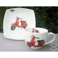 Frühstücksservice 2-Teilig Quadratisch Porzellan Roller Rot Wunschname Set Kinder Xxl Becher Frühstücksteller Personalisiert Nikolaus Vespa von HoeschPorzellan