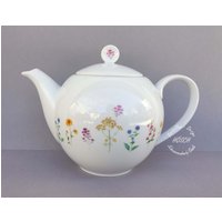 Teekanne 1, 30 L Blume Neu Porzellan Frühstücksservice Geschenk Beste Freundin Hochzeit Geburtstag Mutter Personalisiert Teekanne 1, 30 L Blume Neu Porzellan Frühstücksservice Geschenk Beste Freundin Hochzeit Geburtstag Mutter Personalisiert von HoeschPorzellan
