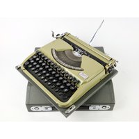 Seltene Groma Gromina Vintage Schreibmaschine, Olivgrün, Ddr Schreibmaschine Von 1955 Mit Bedienungsanleitung - Top Zustand von Hogusch