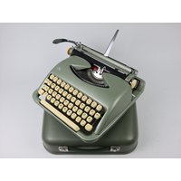 Vintage Schreibmaschine Abc Von 1962, Wilhelm Wagenfeld Design, Grüne Hammerschlaglackierung - Sehr Guter Zustand von Hogusch