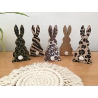 Osterhase Osterdeko Hase Aus Holz Animal Print Geschenk Ostern Frühling Deko Modern Leo von Hollabusch