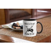 Humorvolle Spinning-Klassen-Tasse, Wenn Sie Im Zweifelsfall Treten Aus, Kaffeetasse Für Spinning-Queen, Lustiges Radsportgeschenk Humorvolle Spinning-Klassen-Tasse, Wenn Sie Im Zweifelsfall Treten Aus, Kaffeetasse Für Spinning-Queen, Lustiges Radsportgeschenk von HolleyGirlDesigns