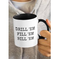 Personalisierte Zahnarzt Tasse, Lustiges Geschenk Für Zahnarzt, Kieferorthopäde Chef Mitarbeiter Geschenk, Hygieniker Zahn Doktor Tasse von HolleyGirlDesigns