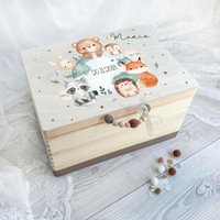 Personalisierte Erinnerungskiste Baby | Waldtiere Um Den Globus Geschenk Zur Geburt & Taufe von HolliWoodKids