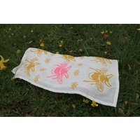 Gelber & Neon Bienen Musselin | Baby Biene Bienentuch Eco Bio-Decke Blockprint Decke Handabdruck Gelber & Neon Bienen Musselin | Baby Biene Bienentuch Eco Bio-Decke Blockprint Decke Handabdruck von HollyBeaDesigns
