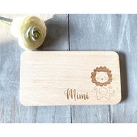 Frühstücksbrettchen Löwe Mit Namen Frühstücksbrettchen Löwe Mit Namen von HollyandPaul