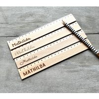 Holzlineal Graviert Personalisiert Mit Schrift Nach Wahl von HollyandPaul
