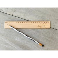 Holzlineal Graviert Personalisiert Sterne von HollyandPaul