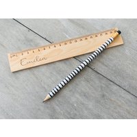 Holzlineal Graviert Personalisiert von HollyandPaul