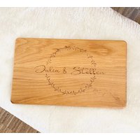 Schneidebrett Aus Eiche Zwei Namen Und Ranke von HollyandPaul
