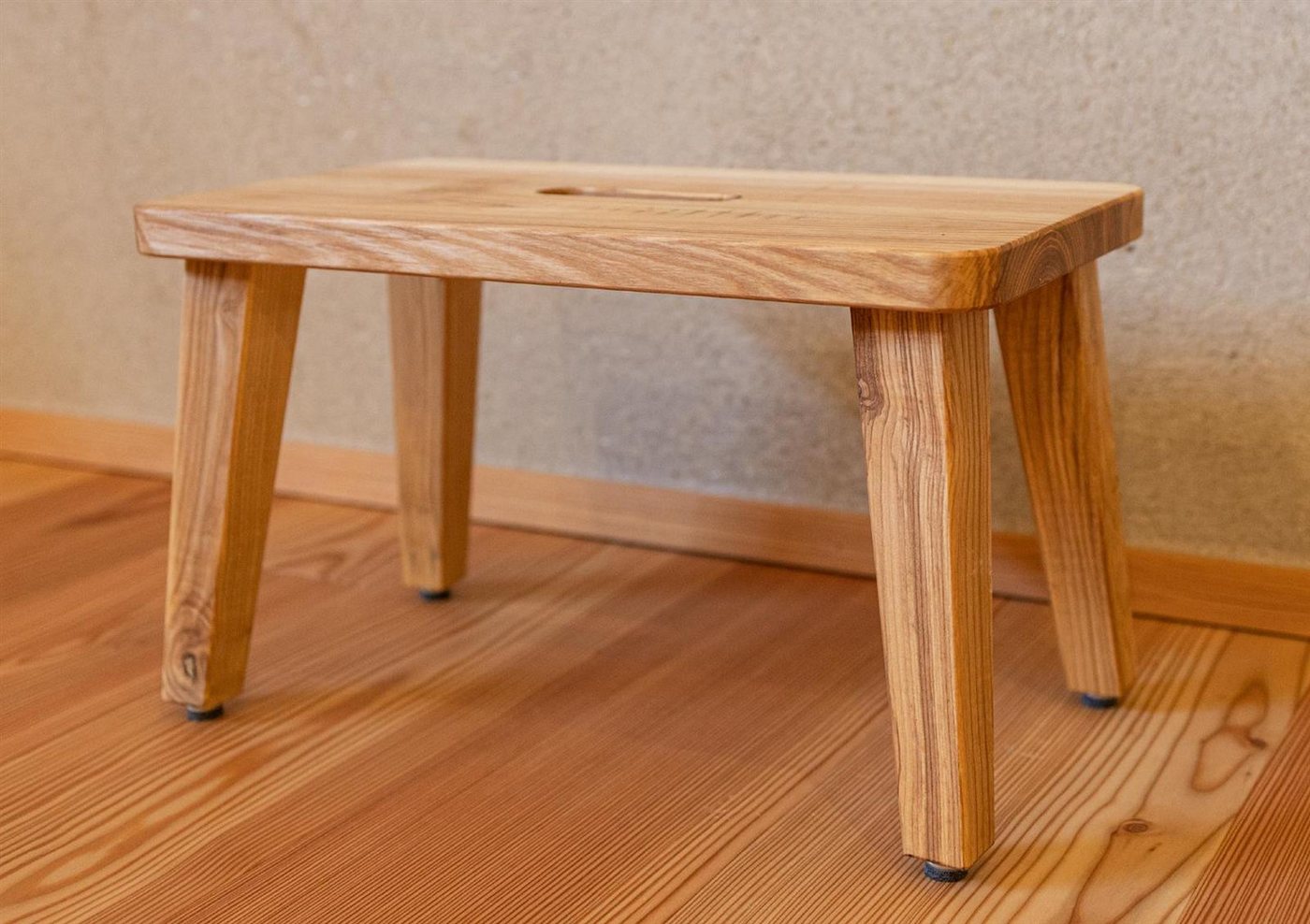 Holz Frank Sitzhocker Handgefertigter Holzschemel aus Esche Massivholz geölt 45x25x27cm von Holz Frank