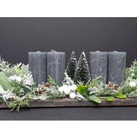 Adventsgesteck Adventskranz in Grün/Grau 40 X 20 cm Adventsgesteck Adventskranz in Grün/Grau 40 X 20 cm von HolzBlumeKreationen