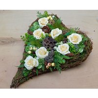 Grabgesteck Grabherz 30 X 25 cm Allerheiligen Künstliche Rosen Muttertag Grabgesteck Grabherz 30 X 25 cm Allerheiligen Künstliche Rosen Muttertag von HolzBlumeKreationen