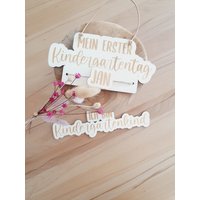 Mein Erster Kindergartentag - Fotowimpel Aus Holz | Kitabeginn Geschenk Kindergartenkind Personalisiertes Fotorequisit Kita von HolzHerzLiebe