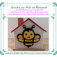 Spardose - Haus Mit Süßer Biene Holzhaus Auf Wunsch Stern Oder Herz Personalisierbar 10x10x5cm Spardose - Haus Mit Süßer Biene Holzhaus Auf Wunsch Stern Oder Herz Personalisierbar 10x10x5cm von HolzReiz