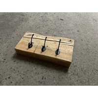 Modern Rustikale Altholz Balken Garderobe Mit 3 Mehrfachhaken Geölt/Natur Upcycling von HolzStueckl