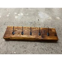 Modern Rustikale Altholz Balken Garderobe Mit 5 Mehrfachhaken Geölt/Natur Upcycling von HolzStueckl