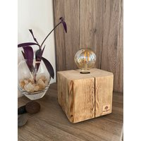Modern Rustikale Altholz Balken Stehlampe Mit Vintage Glühbirne Geölt/Natur Upcycling von HolzStueckl