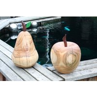 Handgedrechselte Äpfel Und Birnen Aus Holz in Xxl | Natürliche Dekofigur Obst Unikate Handmade Geschenkidee Holzkunst Zeitlose Deko von HolzZauberDesigns