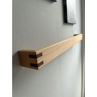 Handtuchhalter "Bridge" Aus Buchenholz Mit Details Nussbaum in Verschiedenen Abmessungen Handtuchhalter "Bridge" Aus Buchenholz Mit Details Nussbaum in Verschiedenen Abmessungen von Holzadelwerk