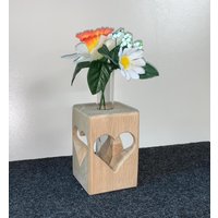 Vase Massivholz Mit Herzausschnitt, Eiche, Reagenzglas Vase Massivholz Mit Herzausschnitt, Eiche, Reagenzglas von HolzarbeitenWolf
