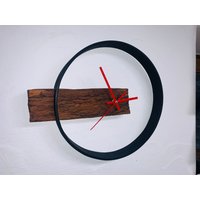 Wanduhr Altholz Mit Gebogenem Holzring von HolzarbeitenWolf